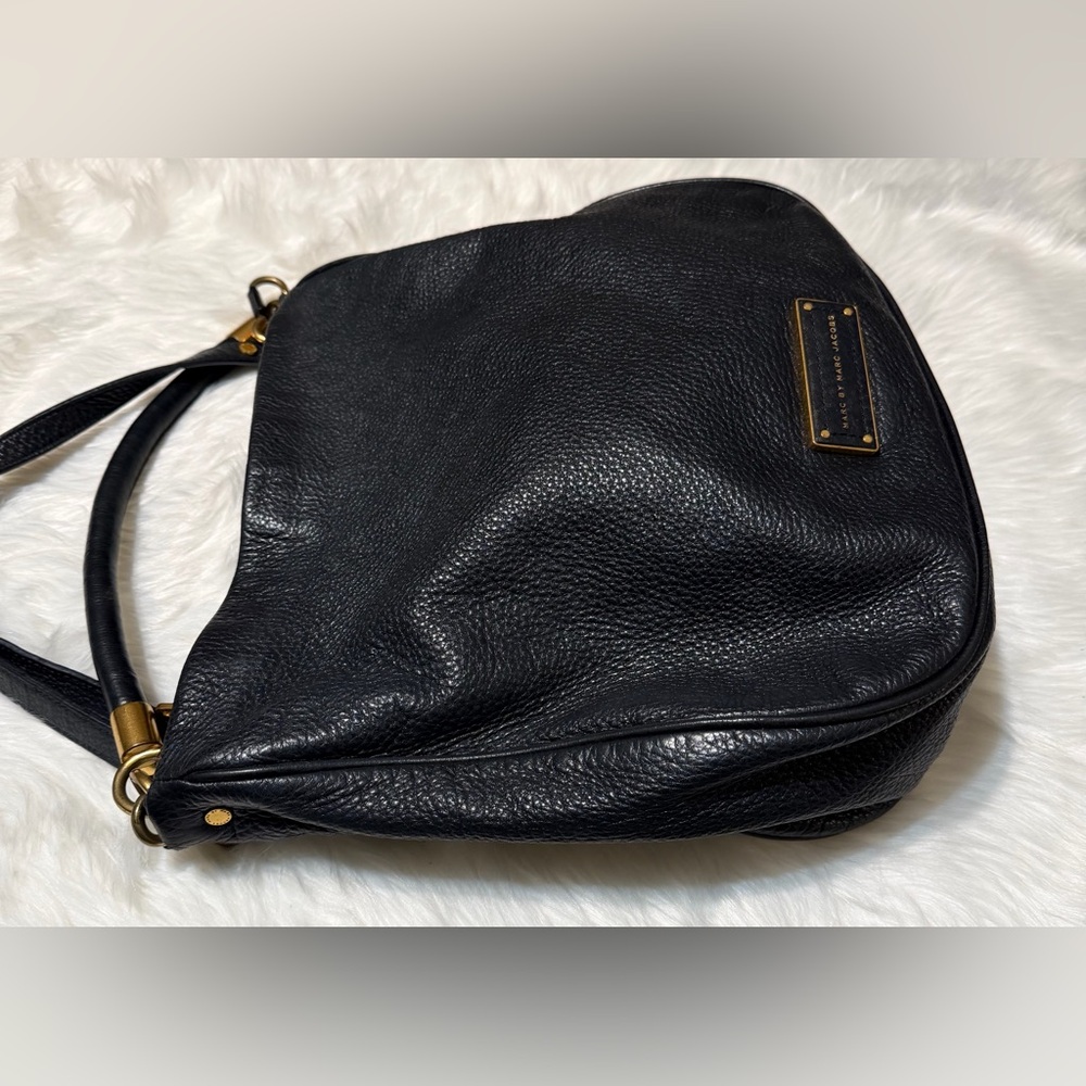 Marc Jacobs Hobo Black Pebbled Leather Bag with Gold Hardware - Picture 6 of 13